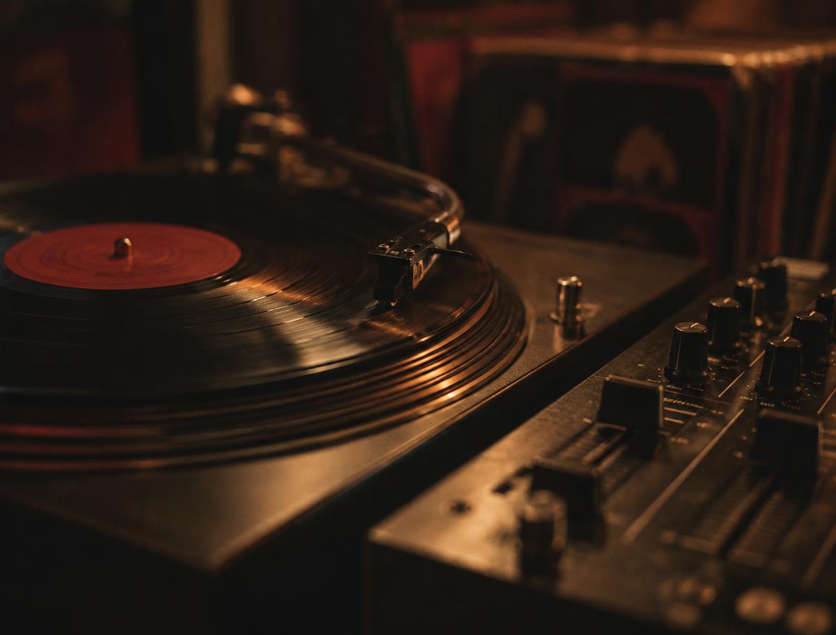 Turntable and mixer detail